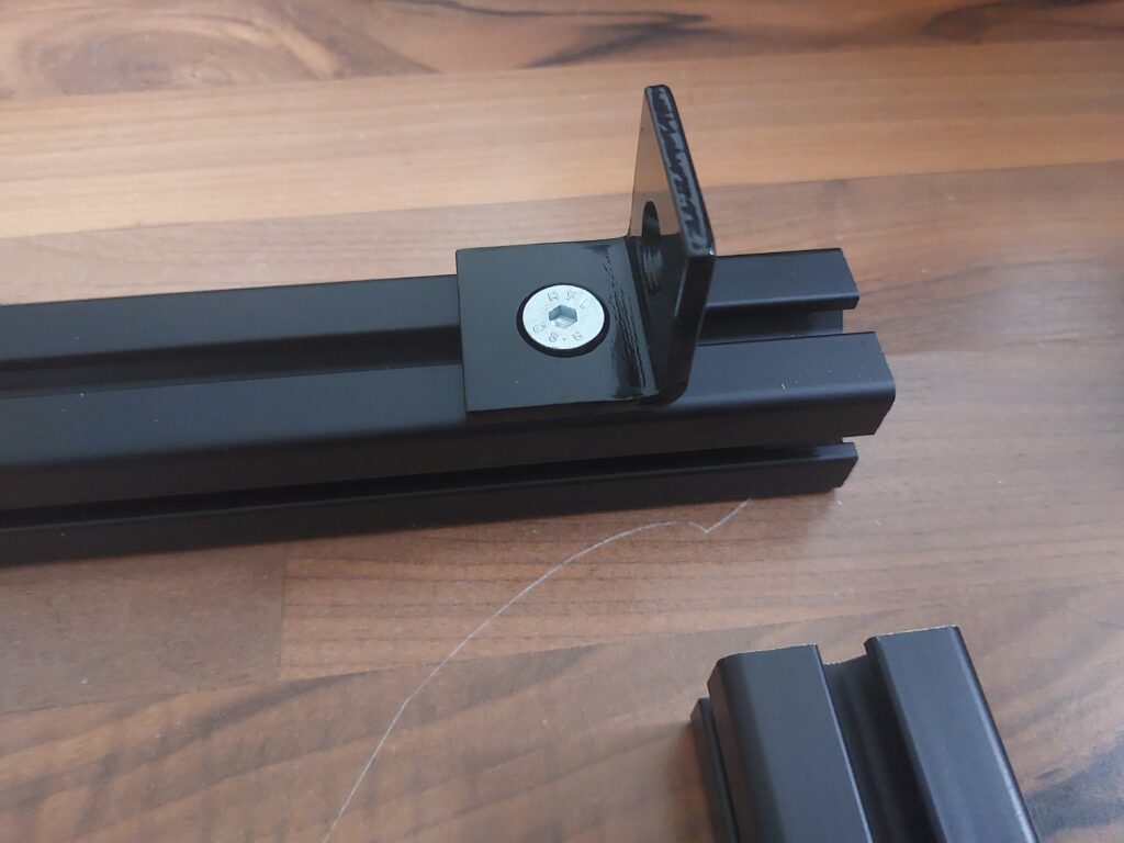 40x40 Angle attached to extrusion